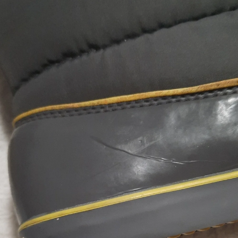 Lacoste Women's Charcoal and Neon Yellow Winter Boots